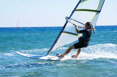 Nowa pasja podczas urlopu - kurs kitesurfingu lub windsurfingu